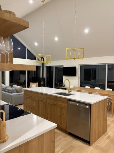 Η κουζίνα ή μικρή κουζίνα στο Chalet L'Estuaire, River View, Spa