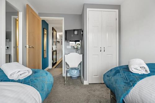 Ένα ή περισσότερα κρεβάτια σε δωμάτιο στο Modern 2BR Jesmond Apartment Near City Centre