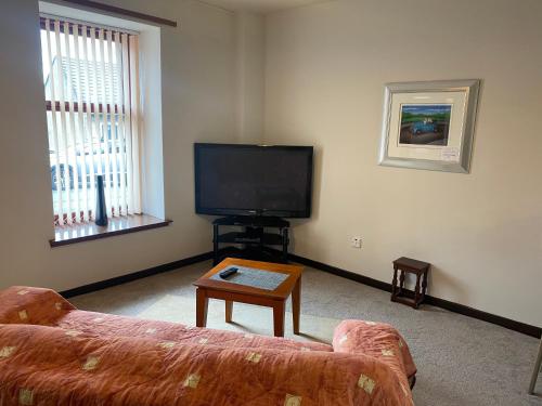 Televisyen dan/atau pusat hiburan di Welltrees Apartments 8 Dailly Road