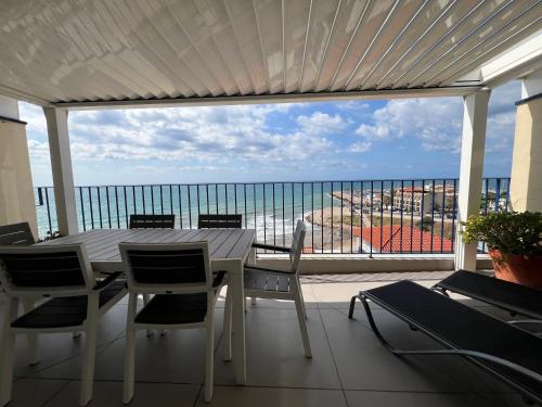 Marina Duplex by Hello Homes Sitges