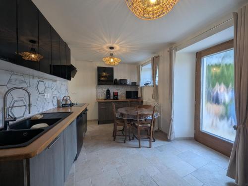 Gallery image of Gîte moderne pour 8 pers, charme au cœur de la nature - FR-1-611-120 in Bricon