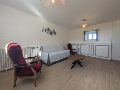 Gallery image of Gîte moderne pour 8 pers, charme au cœur de la nature - FR-1-611-120 in Bricon