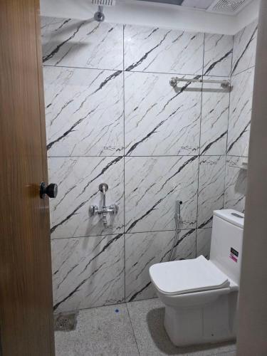 Un baño de Agarta Towers