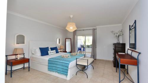 Mediterraneo 2ºB - CD 318, Cleverdetails - sleeps 2 adults and 1 child