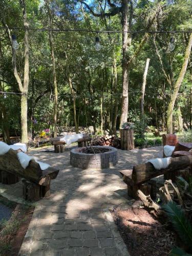 Taman di luar Treze Tílias Tiny House