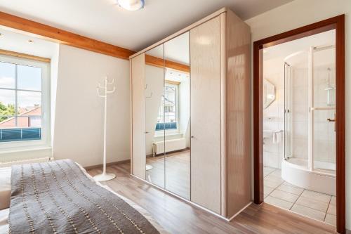 Bilik mandi di Gästehaus Daheim
