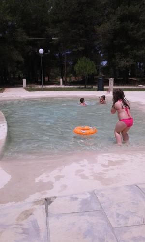 a little girl playing with a frisbee in the water at Le Pentume in Arnesano