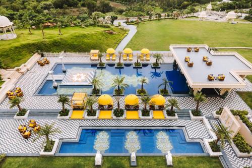 Bazén v ubytování Fairmont Udaipur Palace nebo v jeho okolí