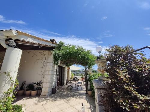 Magnifique Villa sur les collines de Nice, 6 Pièces, clim, barbecue, sauna et hammam