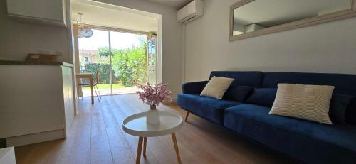 Apartment with garden at the foot of the harbor