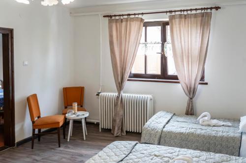 a bedroom with two beds and a window at Patakparty Lak in Szilvásvárad