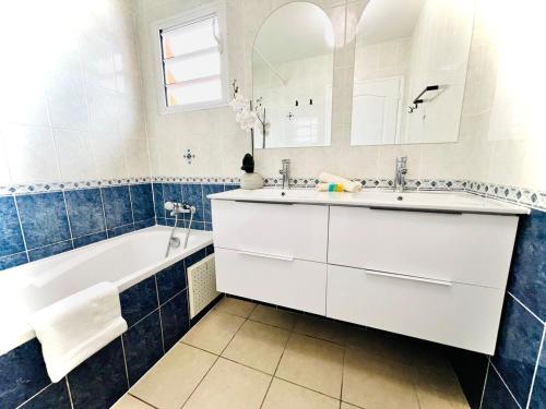 Gallery image of La Marina - F3 - 5 étoiles in Saint-Benoît