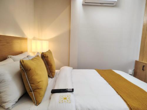 a bedroom with a bed with pillows and a lamp at CASA NIAGARA in Mexico City