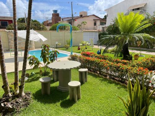 Kolam renang di atau dekat dengan Natural Hostel