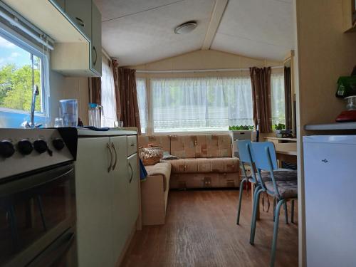 Posezení v ubytování La caravan-à-JO