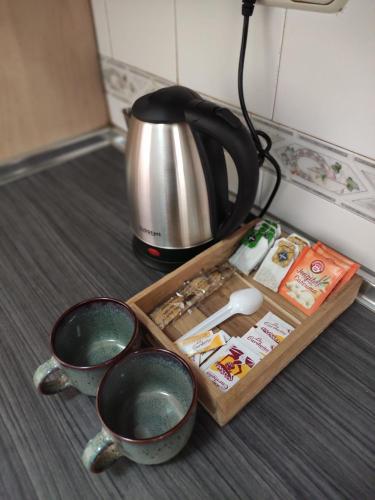 Příslušenství pro přípravu čaje a kávy v ubytování Hostal Taberno