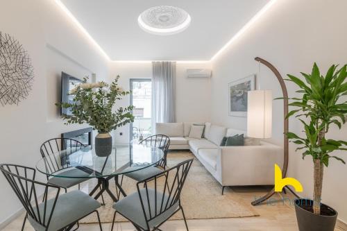 Sunlit Urban Escape near Acropolis & Metro