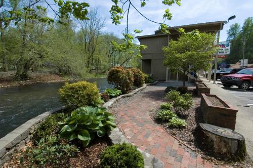 Rivers Edge Cherokee