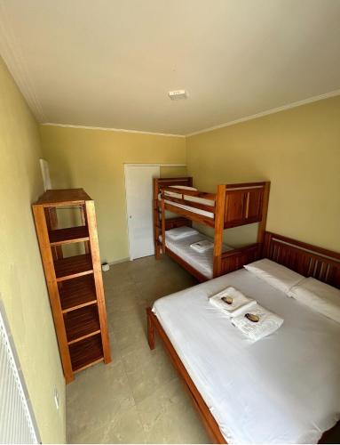a small room with two bunk beds in it at Triplex Dunas - Flecheiras in Trairi