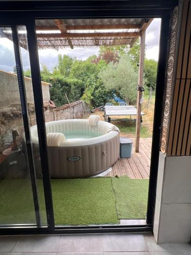 a hot tub in the middle of a yard at Appartement Darna - NETFLIX - WIFI - Terrasse avec jacuzzi in Carmaux