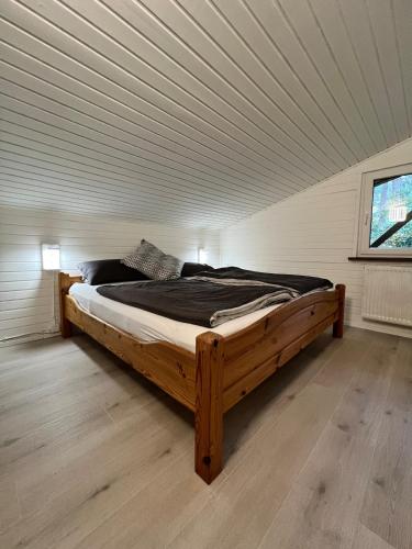 a large bed in a room with a ceiling at Taylors Allerhaus in Hornbostel