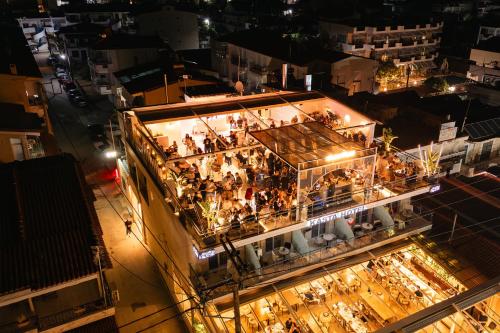 a group of people on a building at night at Kasta Beach Hotel in Ofrínion