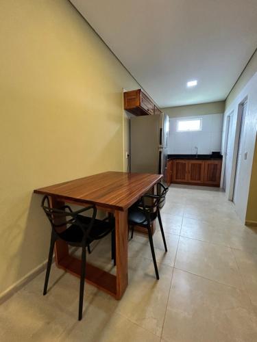 a wooden table and chairs in a room at Triplex Dunas - Flecheiras in Trairi