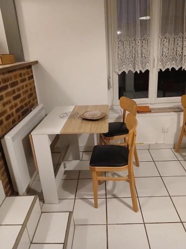 a dining room with a table and two chairs at Studio cosy à Sedan avec jardin clôturé de 22 m² in Sedan