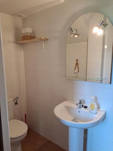 Ένα μπάνιο στο Apartamentos La Eliza