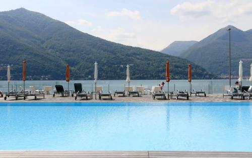 Cảnh núi rừng hoặc tầm nhìn ra núi từ căn hộ