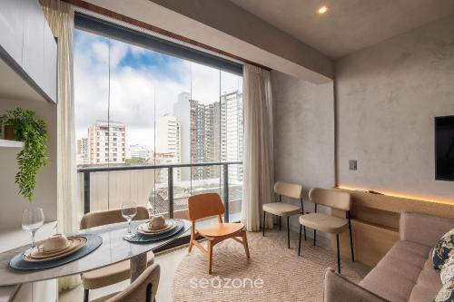 Ruang duduk di Acomode-se com estilo e praticidade em Salvador – LIV