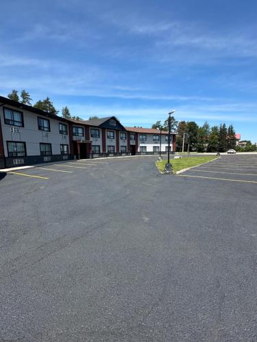 an empty parking lot in front of a building at HWY 17 Hotel in Wawa