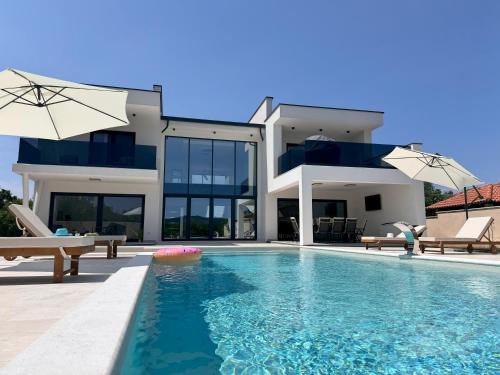Villa Lustria