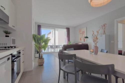 Køkken eller tekøkken på Lake Maggiore 3 bedroom apartment with pool