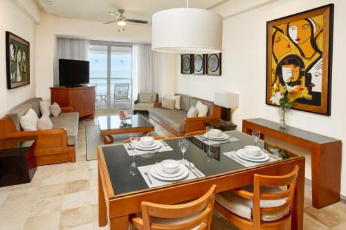 TV a/nebo společenská místnost v ubytování Grand Ocean Breeze Acapulco