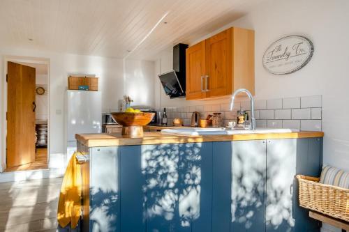 Kuchyň nebo kuchyňský kout v ubytování Sunset Cottage - Chale