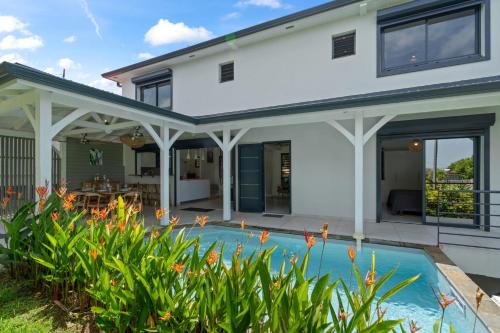 a house with a swimming pool in front of it at Villa Keyana in Ducos