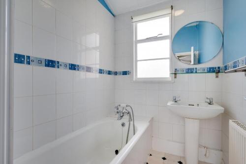 Et badeværelse på 22 Ballard Estate