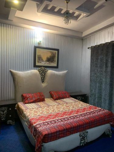 Ein Bett oder Betten in einem Zimmer der Unterkunft Rashk e Qamar