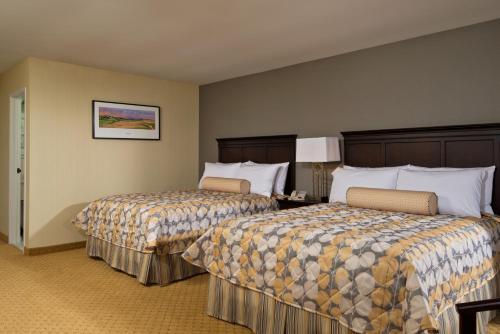 a hotel room with two beds in a room at Wellfleet Motel & Lodge in Wellfleet