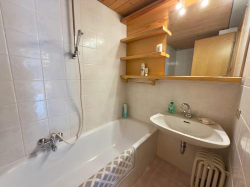 a bathroom with a bath tub and a sink at Sole Alto Charm, Parking & Wi-Fi in Marilleva