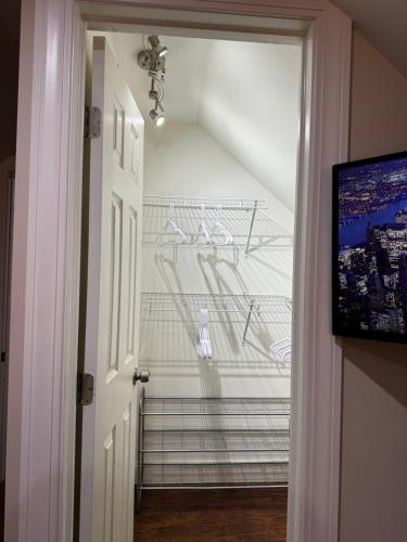 Fotografie z fotogalerie ubytování Private Cozy Apartment - Only 5 min Away from Newark Airport and 30 min to NYC v destinaci Elizabeth