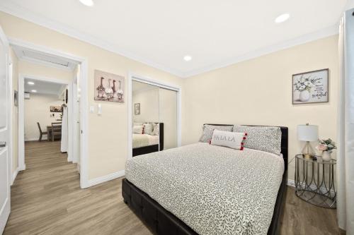 Ένα ή περισσότερα κρεβάτια σε δωμάτιο στο Elegant Exclusive Escape In Downtown Los Angeles