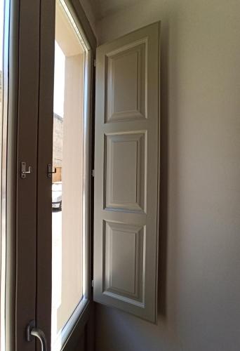 a door in a room with a window at CALEO Guest House in Taurisano