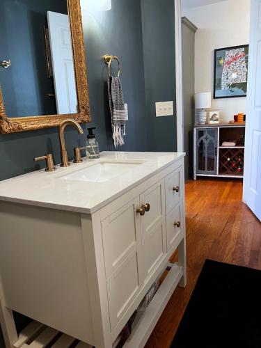a bathroom with a sink and a mirror at Rabbits Run-Mountain Creek Retreat in Mentone
