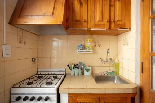 a kitchen with a stove and a sink at Coliving en Junin Habitacion Simple en Hostel in Junín