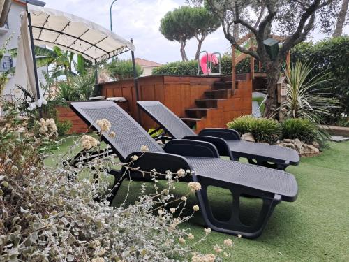 a group of chairs sitting on the grass at Sakura B&B Franciacorta in Cologne