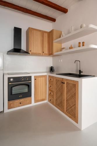 Η κουζίνα ή μικρή κουζίνα στο Kardiani Blue Serenity
