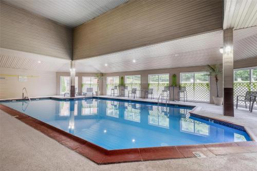 a large swimming pool in a large building at Best Western West Greenwich Inn in West Greenwich