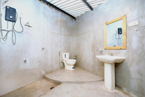 a bathroom with a toilet and a sink at Mandavilla Airport Transit Hotel in Katunayake